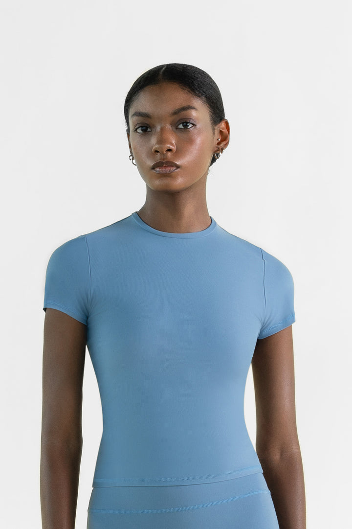 SHORT SLEEVE TEE IN BLUE FROST.