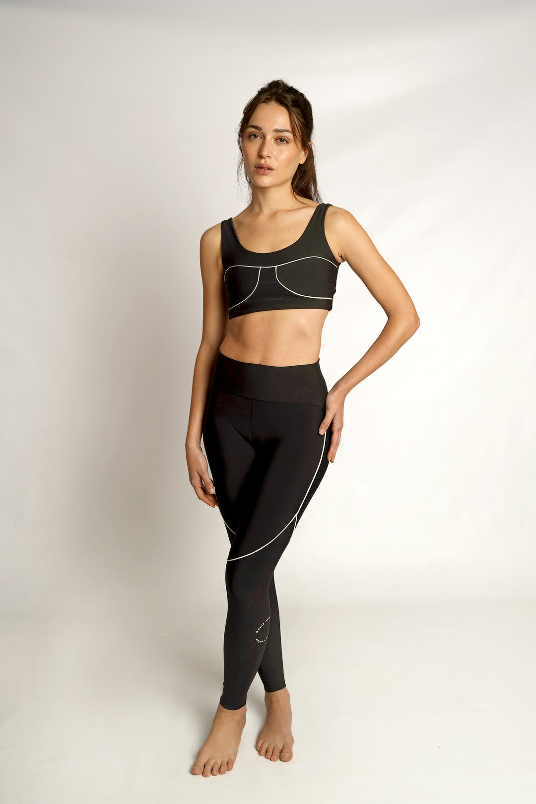 FLOW LEGGINGS IN BLACK & WHITE